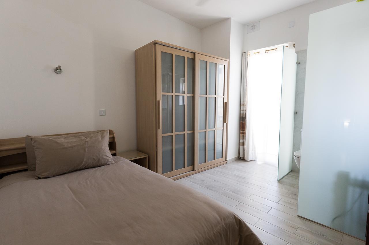 Pawlu Accommodations Слима Экстерьер фото